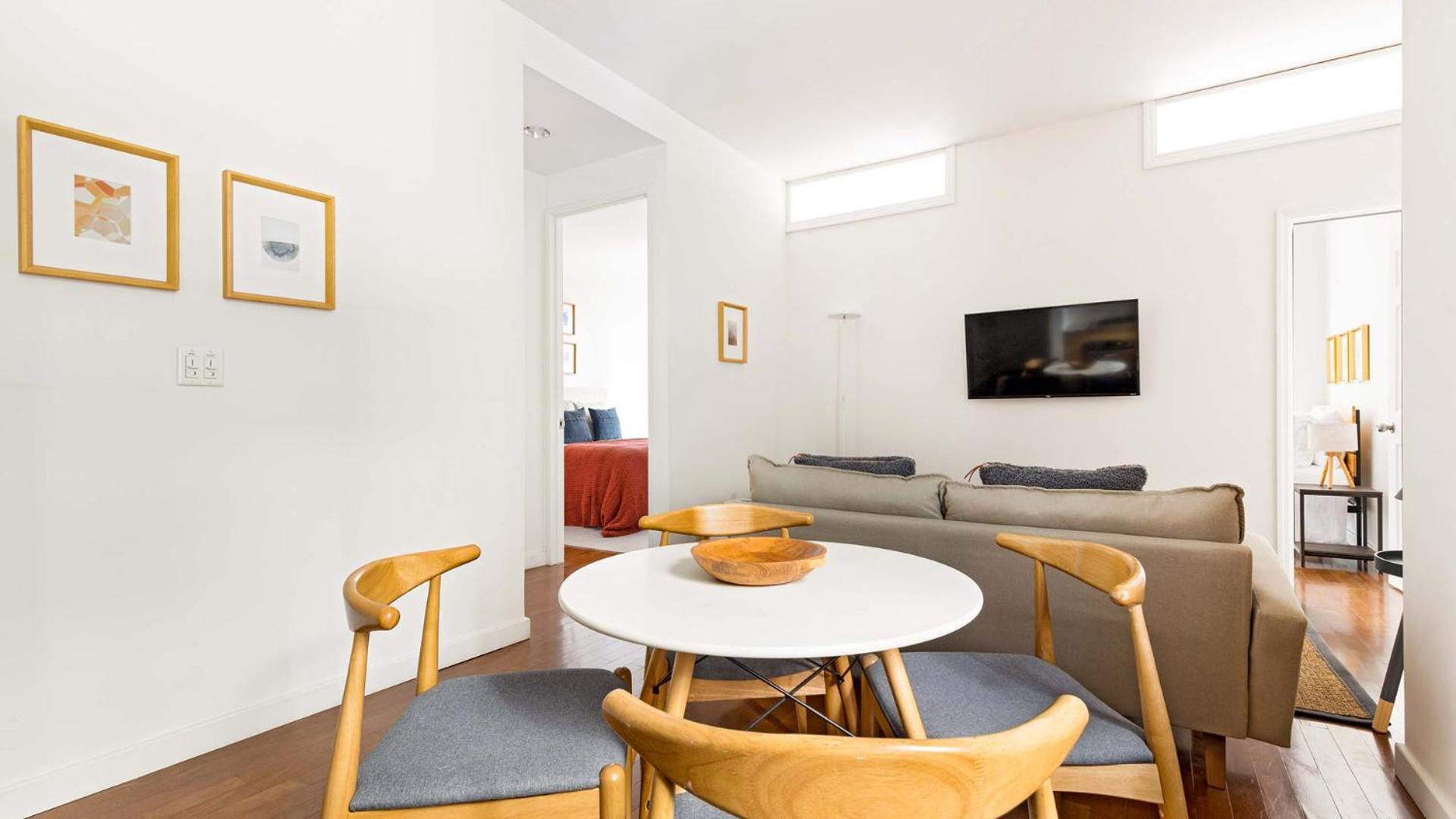 Stylish & Modern In Midtown Manhattan Homestay